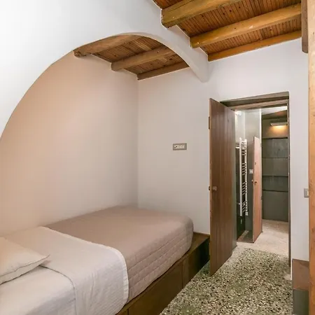 Astraea Hébergement de vacances Trypiti
